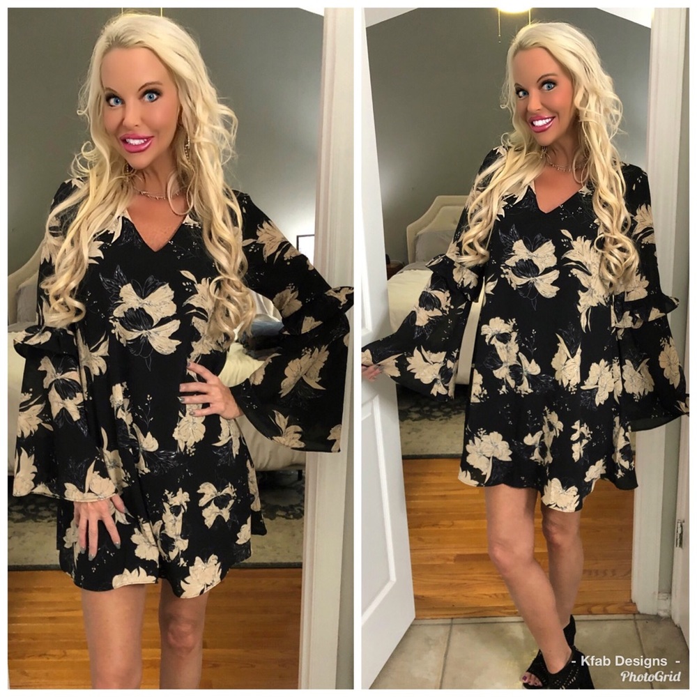 LAST 1! Stunning Back Detail Bell Sleeve Dress! - Picture 3 of 4